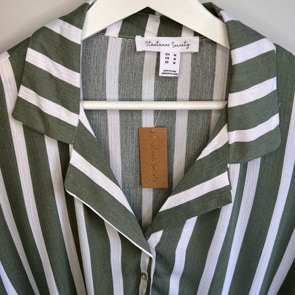 Baggy button-down t-shirt with a front knot - Picture 3 of 9